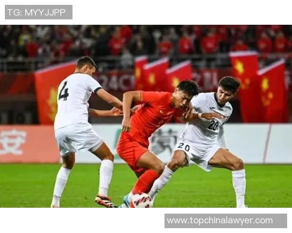 杨希射门瞬间精彩回顾球场上的绝妙配合与个人技术的完美结合