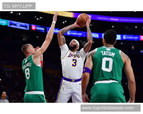 湖人不敌爵士，遭遇横扫出局：球迷心碎，球队未来何去何从？